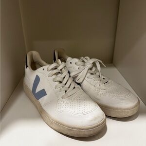 Blue Veja size 7